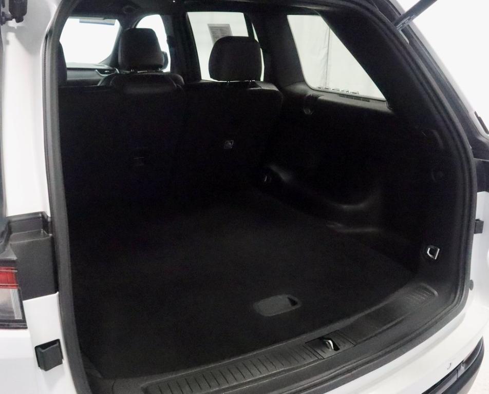 used 2024 Jeep Grand Cherokee car, priced at $35,970