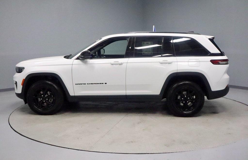 used 2024 Jeep Grand Cherokee car, priced at $35,970