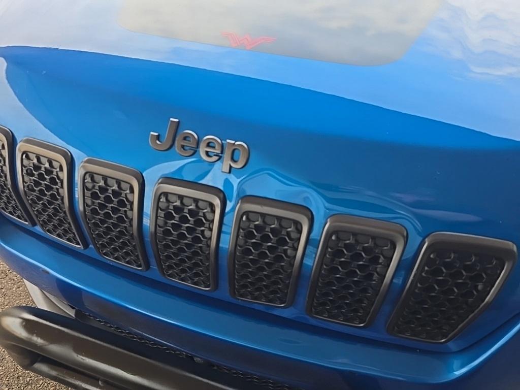 used 2021 Jeep Cherokee car, priced at $17,905
