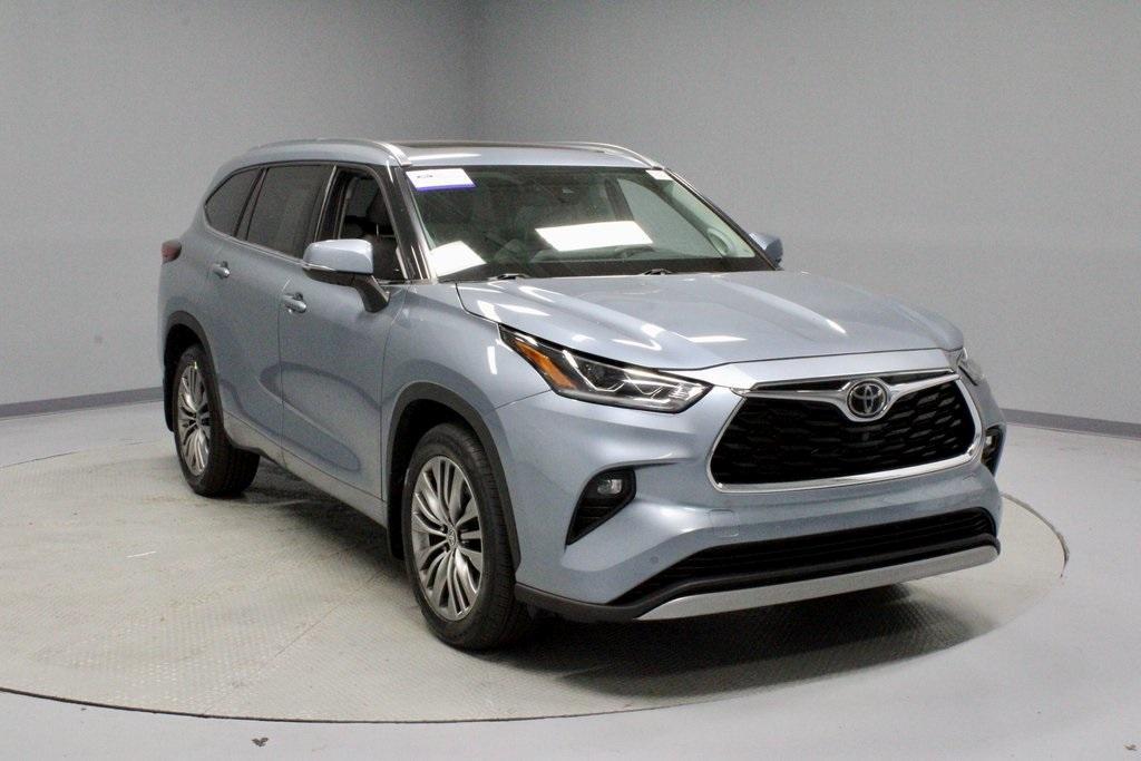 used 2021 Toyota Highlander car, priced at $31,934