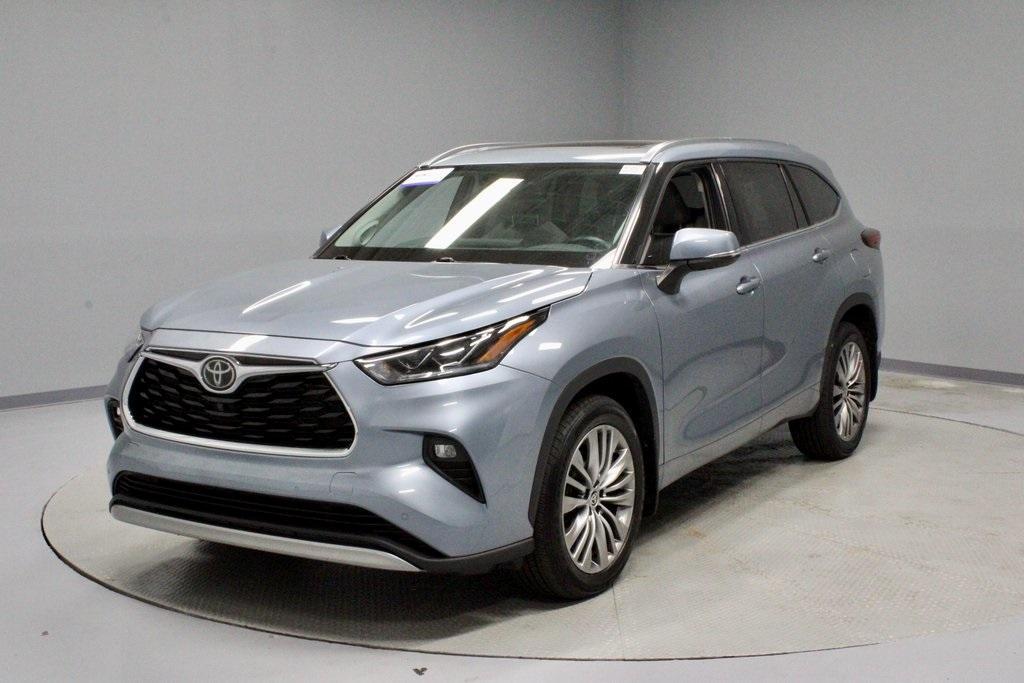 used 2021 Toyota Highlander car, priced at $31,934