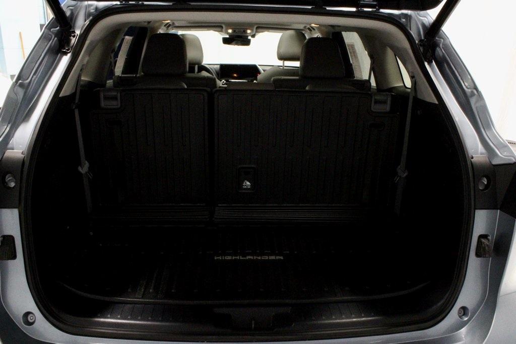 used 2021 Toyota Highlander car, priced at $31,934