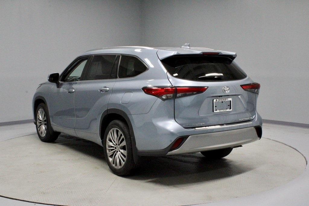 used 2021 Toyota Highlander car, priced at $31,934