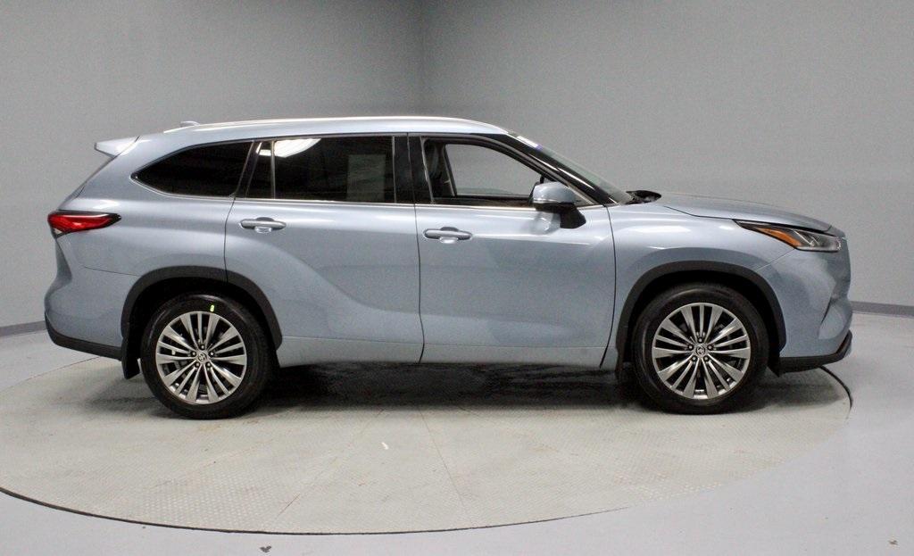used 2021 Toyota Highlander car, priced at $31,934