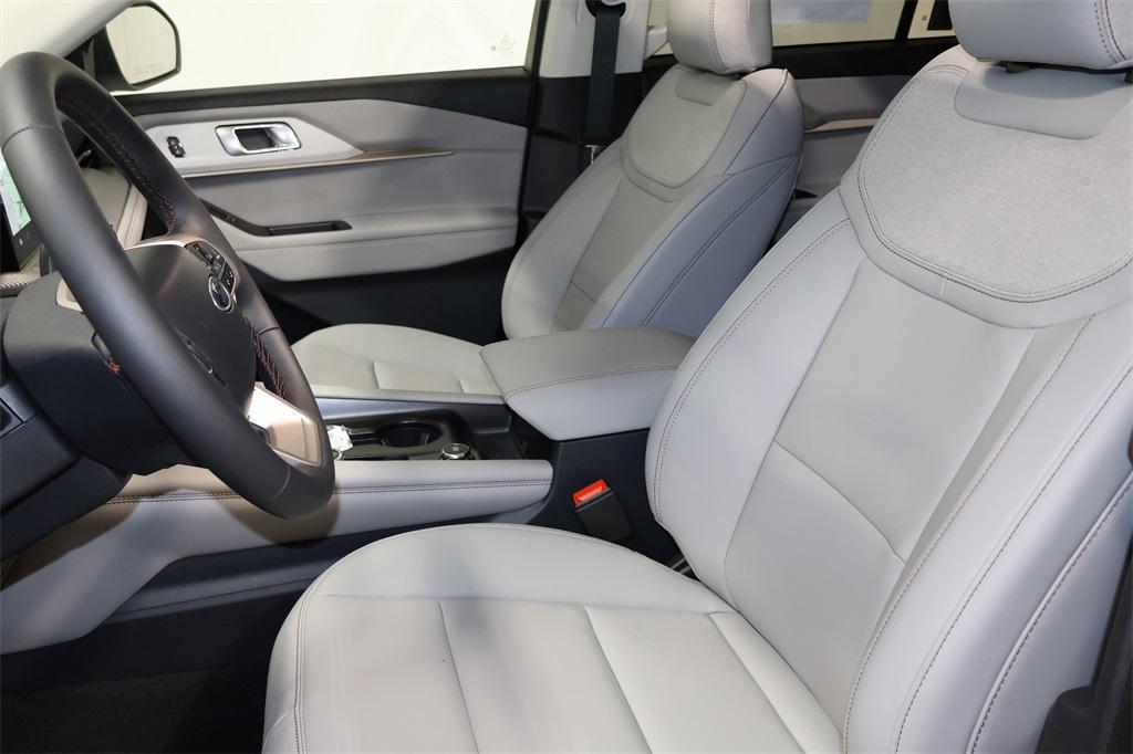 new 2025 Ford Explorer car, priced at $51,750