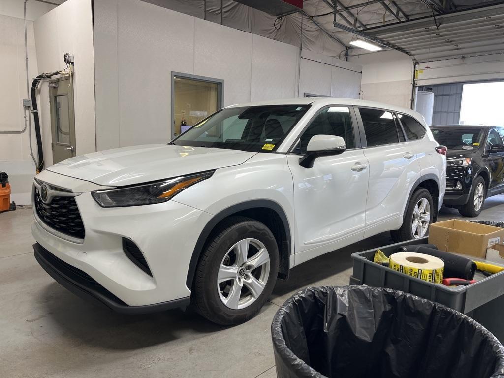 used 2023 Toyota Highlander car, priced at $32,155