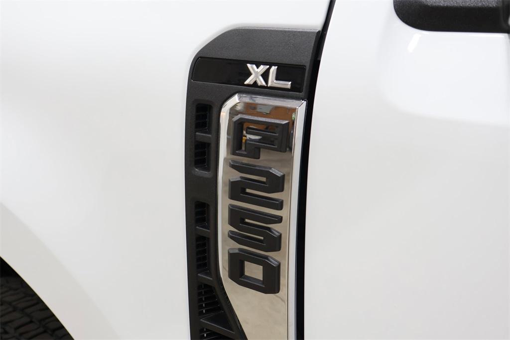 new 2025 Ford F-250 car, priced at $54,625