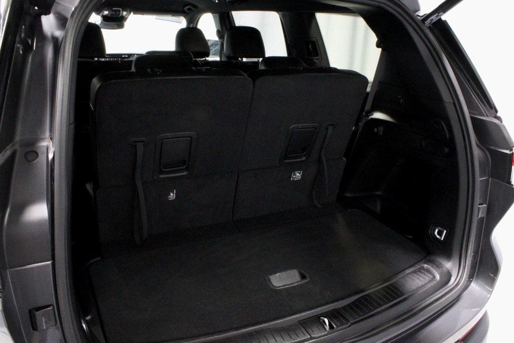 used 2024 Jeep Grand Cherokee L car, priced at $33,884