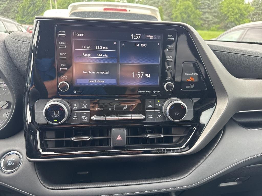 used 2022 Toyota Highlander car, priced at $33,451
