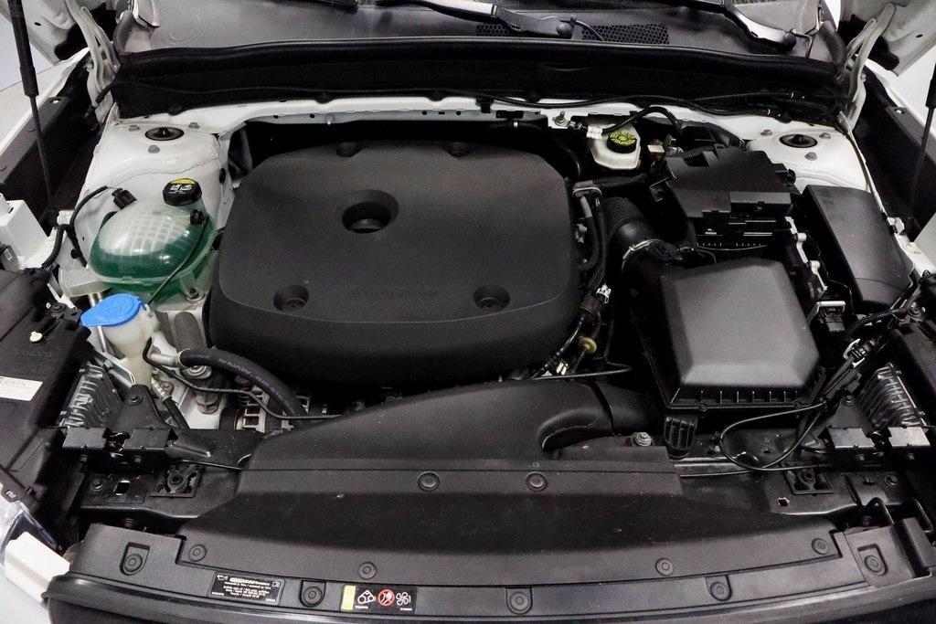 used 2020 Volvo XC40 car, priced at $23,860
