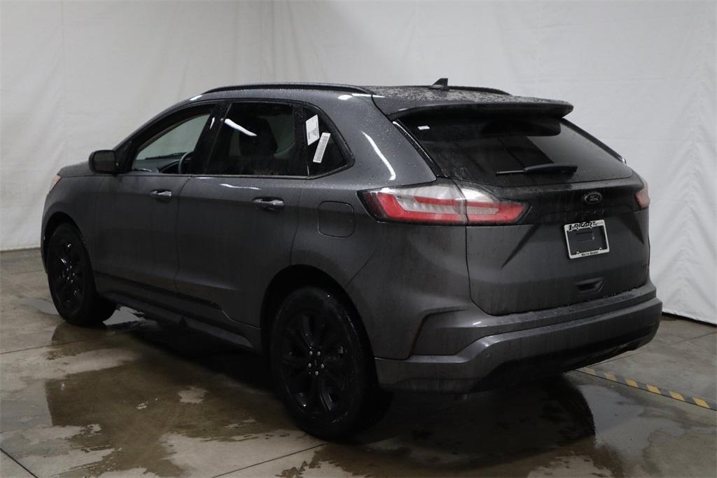 new 2024 Ford Edge car, priced at $40,020