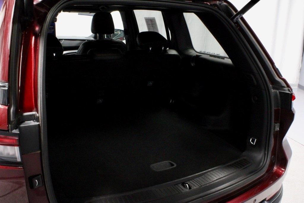 used 2024 Jeep Grand Cherokee car, priced at $30,504