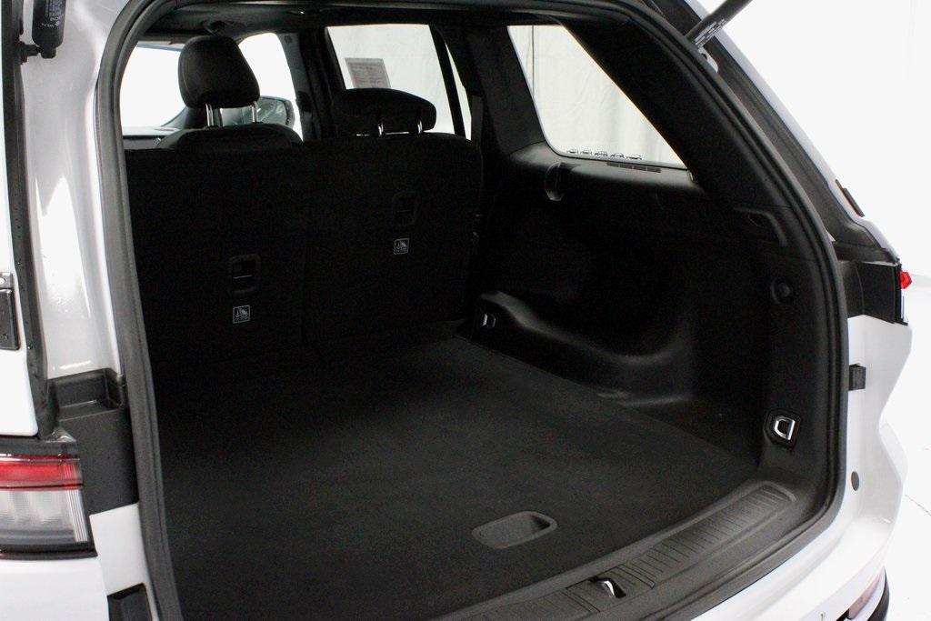 used 2024 Jeep Grand Cherokee car, priced at $32,946
