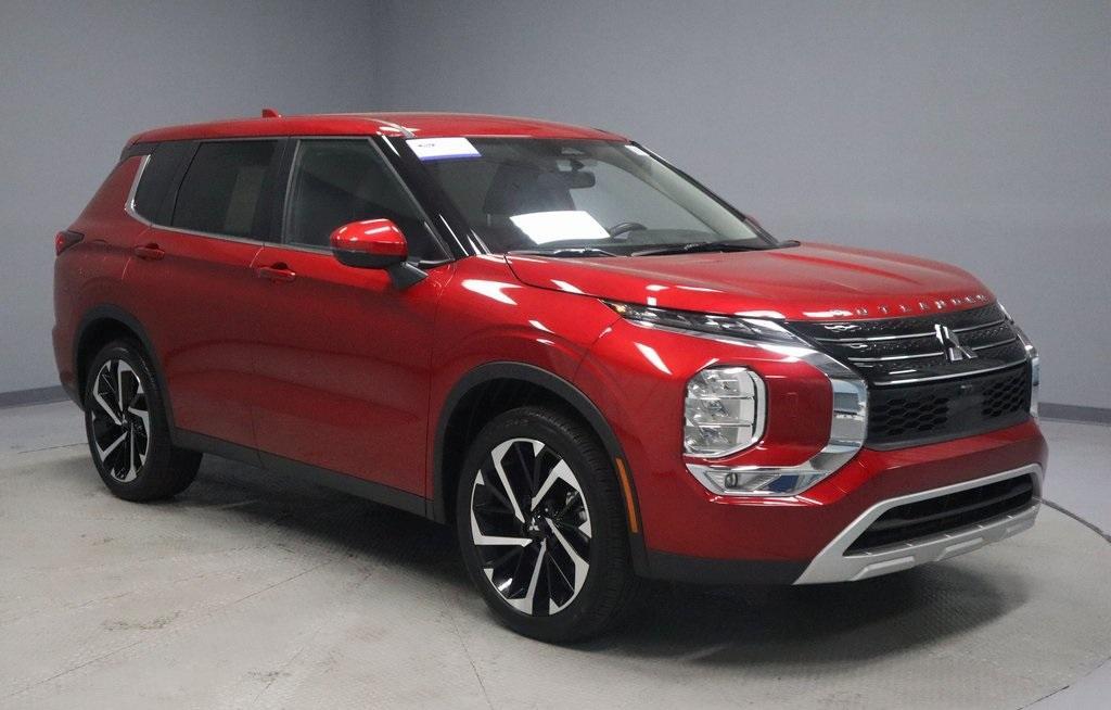 used 2023 Mitsubishi Outlander car, priced at $25,727