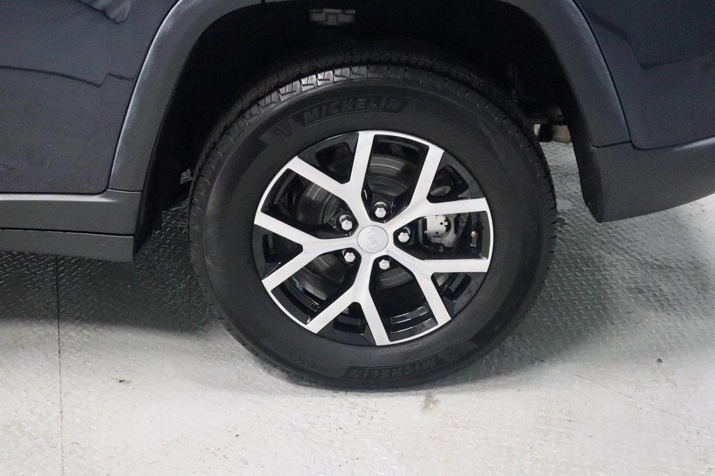 used 2024 Jeep Grand Cherokee car, priced at $35,689