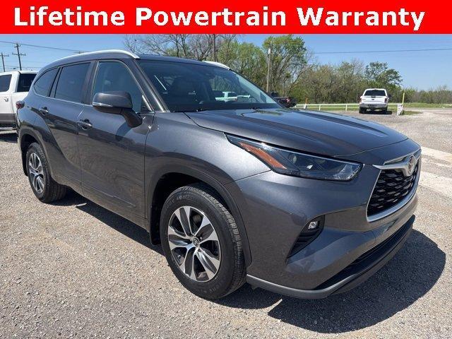 used 2023 Toyota Highlander car, priced at $35,400