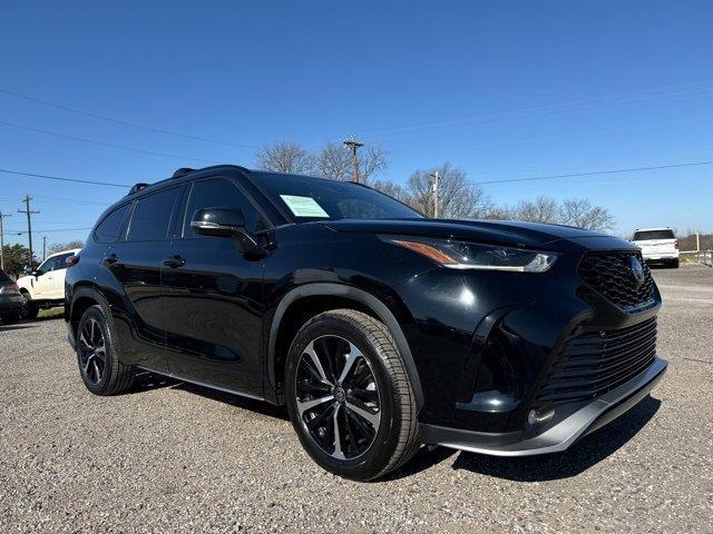 used 2022 Toyota Highlander car, priced at $34,400