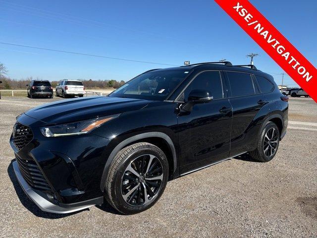 used 2022 Toyota Highlander car, priced at $34,400