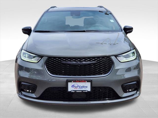 new 2025 Chrysler Pacifica Hybrid car, priced at $53,895