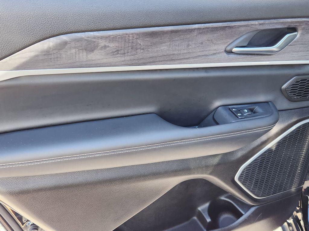 used 2022 Jeep Grand Cherokee L car, priced at $30,995