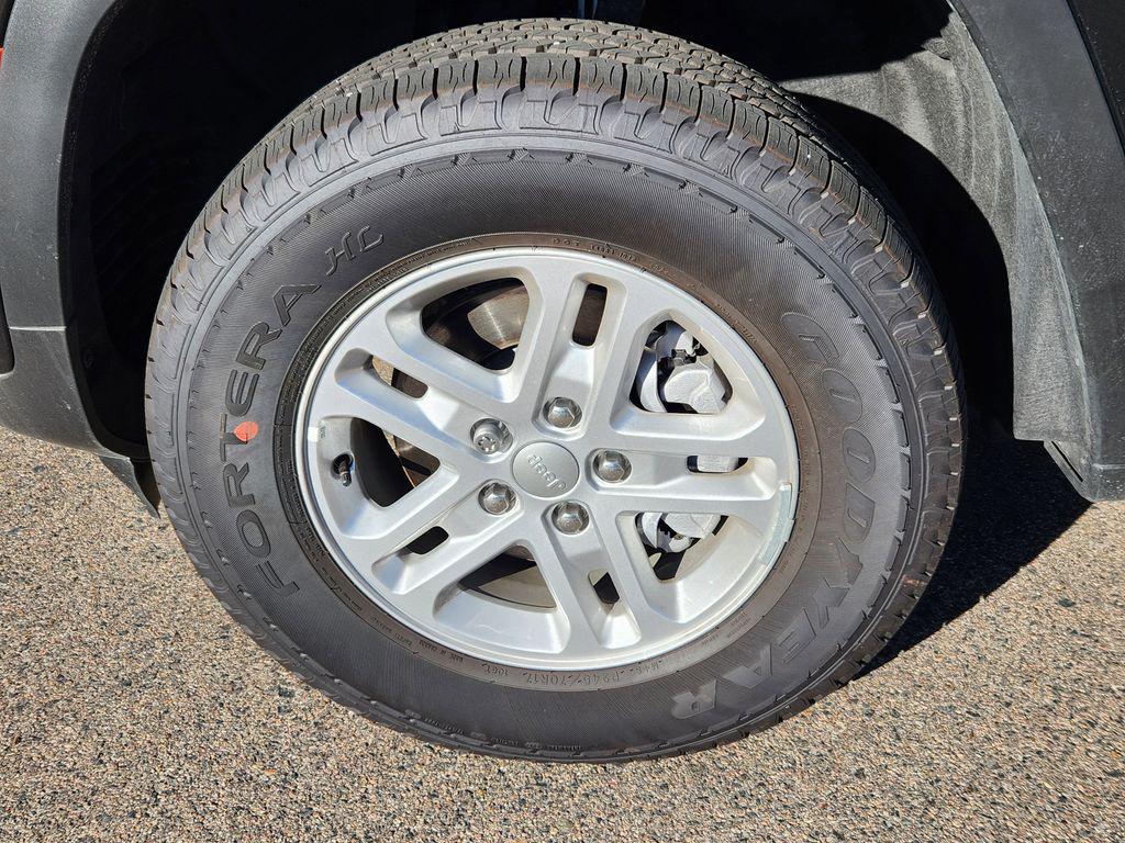 new 2025 Jeep Grand Cherokee car, priced at $39,614