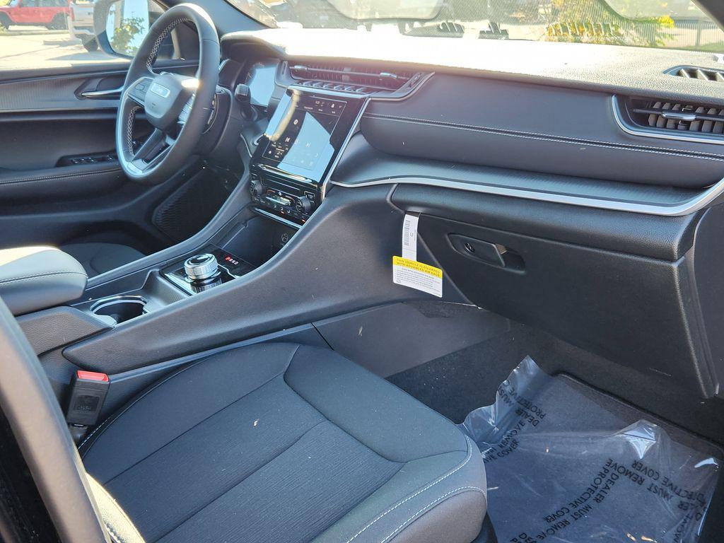 new 2025 Jeep Grand Cherokee car, priced at $39,614