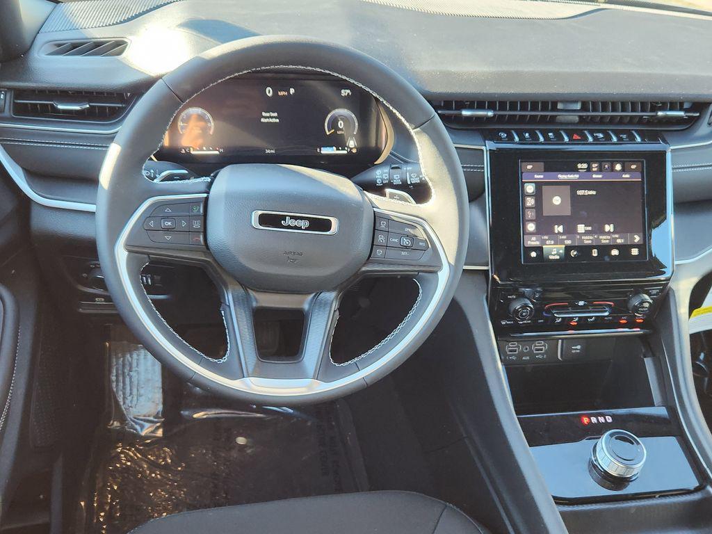 new 2025 Jeep Grand Cherokee car, priced at $39,614