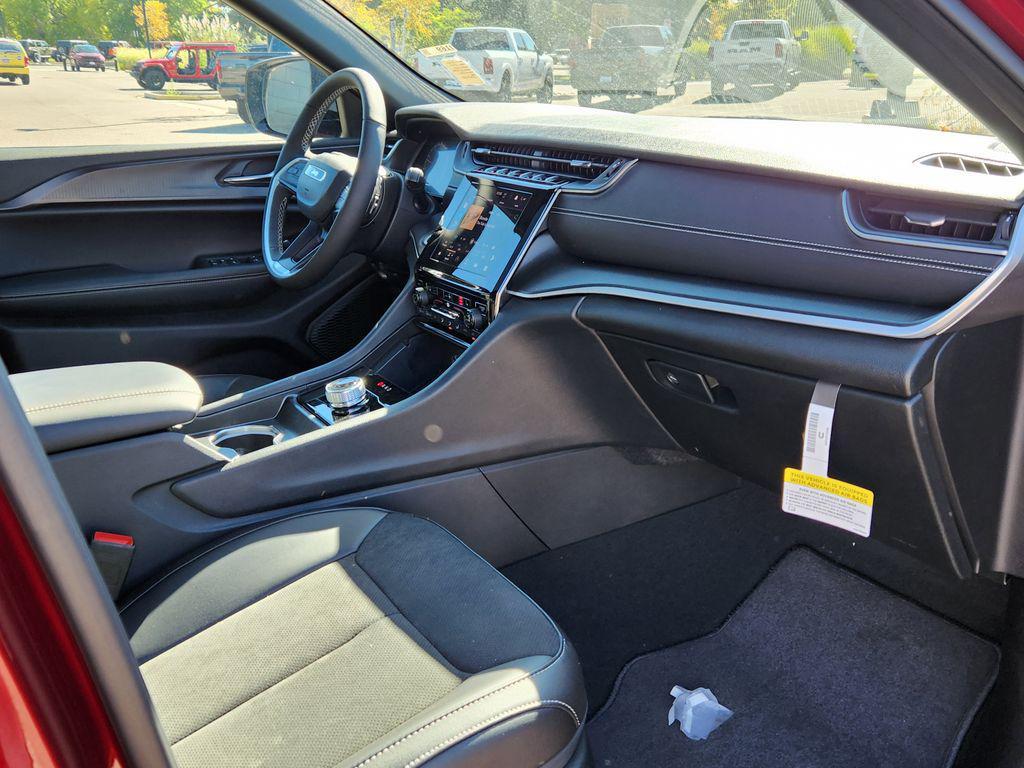 new 2025 Jeep Grand Cherokee L car, priced at $45,322