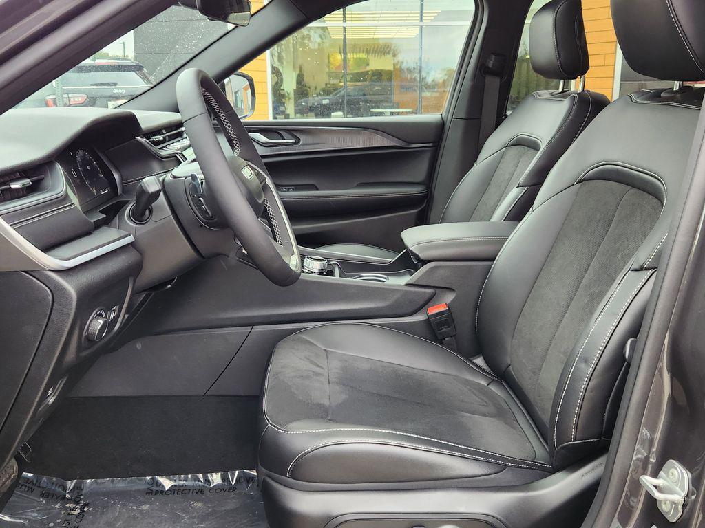 new 2025 Jeep Grand Cherokee L car, priced at $46,198