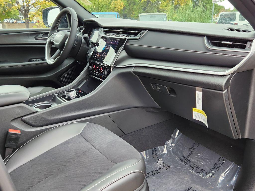 new 2025 Jeep Grand Cherokee L car, priced at $46,198