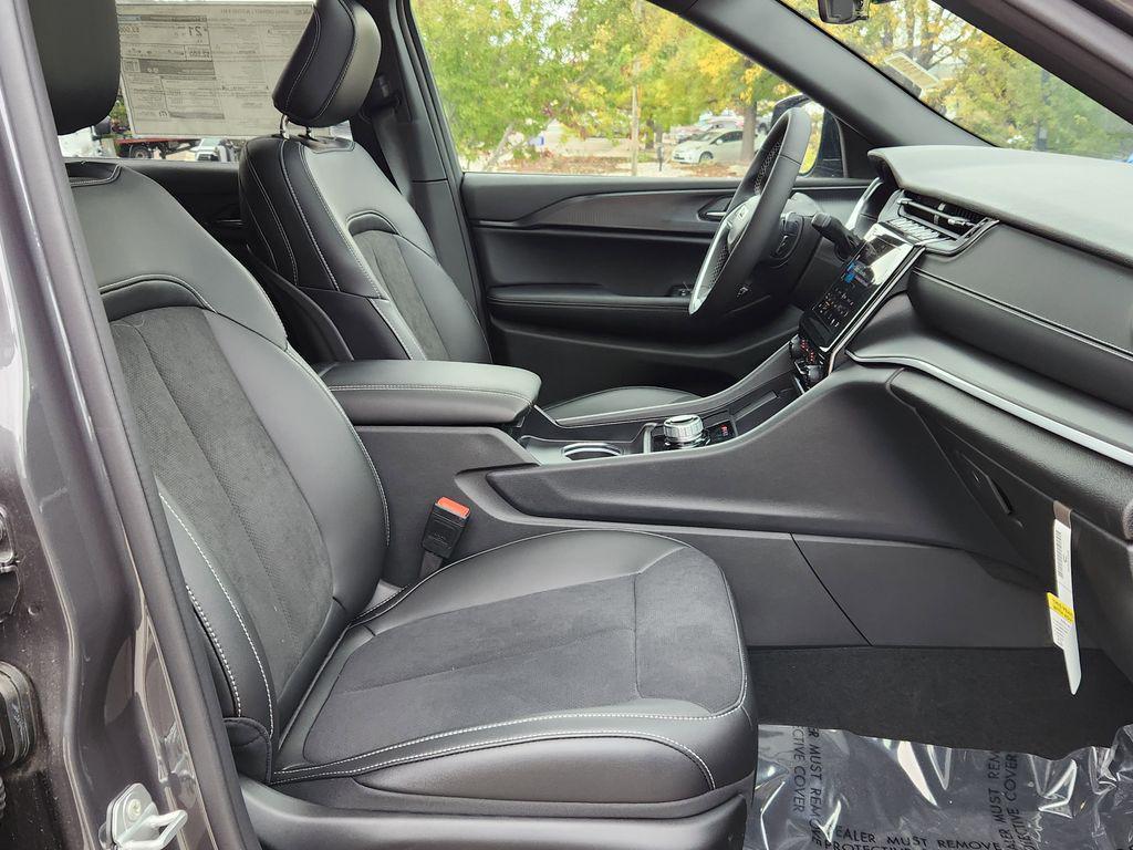 new 2025 Jeep Grand Cherokee L car, priced at $46,198