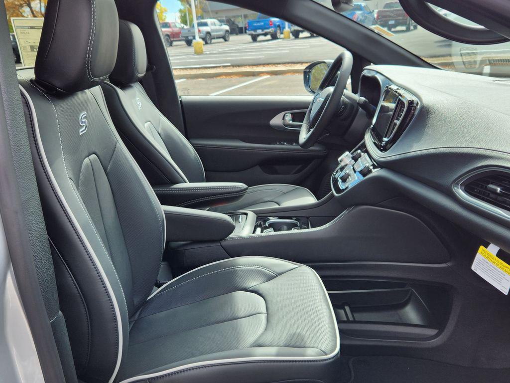 new 2026 Chrysler Pacifica car, priced at $50,984