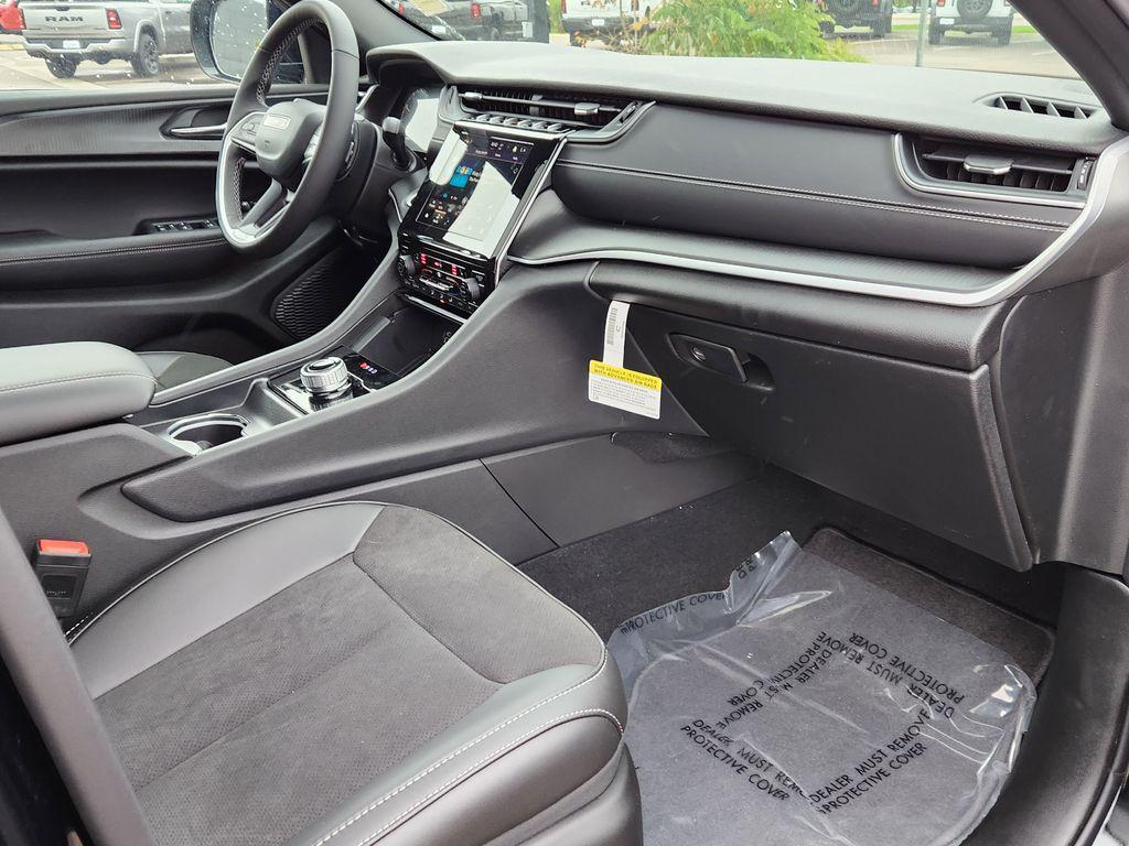 new 2025 Jeep Grand Cherokee car, priced at $43,724