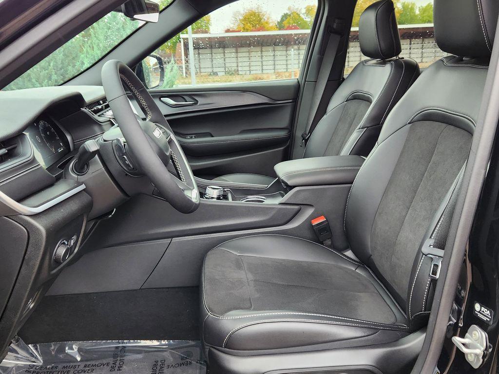 new 2025 Jeep Grand Cherokee car, priced at $43,724