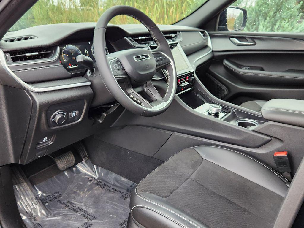 new 2025 Jeep Grand Cherokee car, priced at $43,724