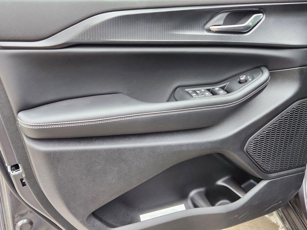 new 2025 Jeep Grand Cherokee L car, priced at $43,819