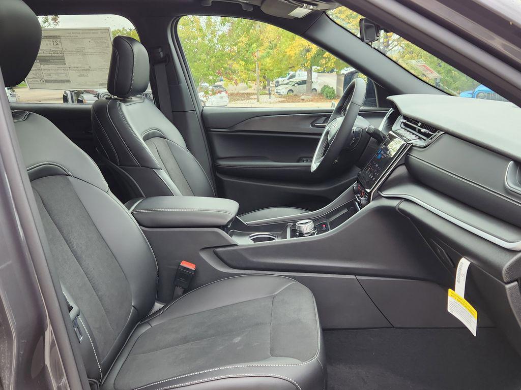 new 2025 Jeep Grand Cherokee L car, priced at $43,819