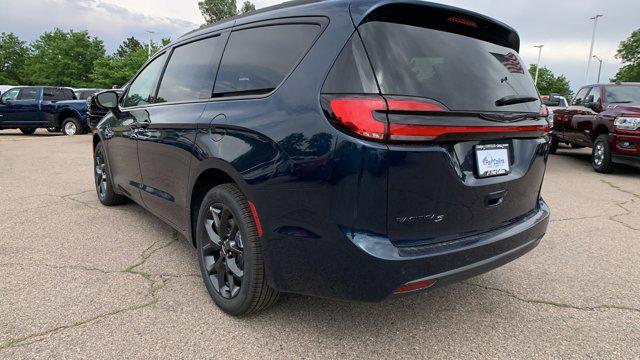 new 2024 Chrysler Pacifica car, priced at $42,870