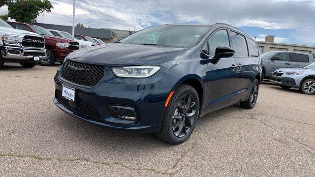 new 2024 Chrysler Pacifica car, priced at $42,870