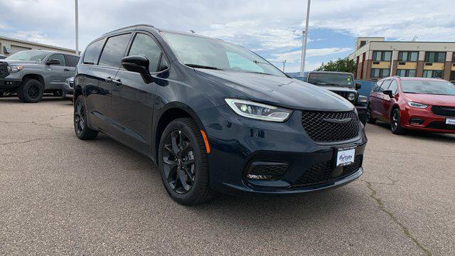 new 2024 Chrysler Pacifica car, priced at $42,870