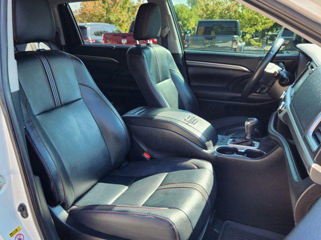 used 2019 Toyota Highlander car, priced at $33,094