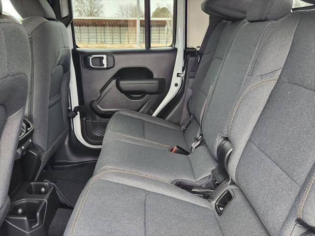 new 2025 Jeep Gladiator car, priced at $38,625