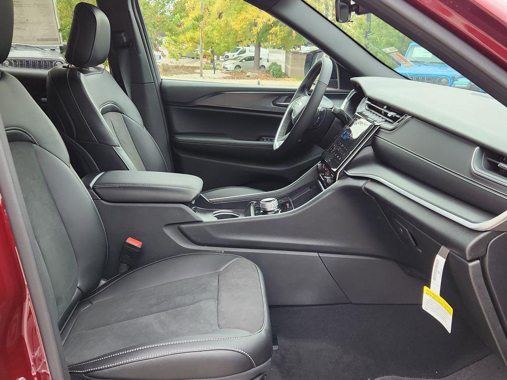 new 2025 Jeep Grand Cherokee L car, priced at $41,953