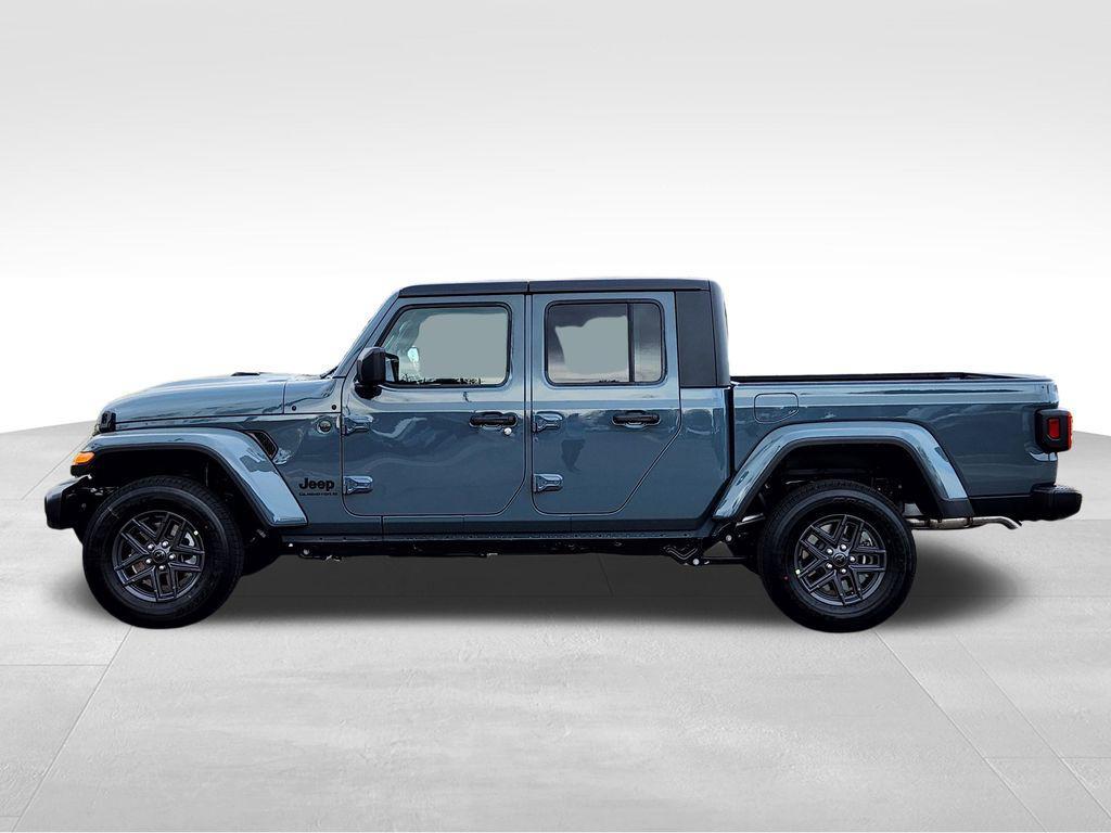 new 2025 Jeep Gladiator car, priced at $45,146