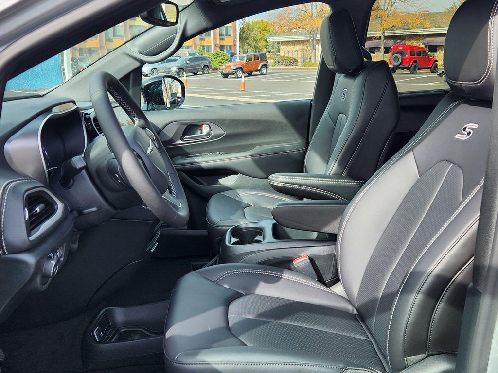 new 2026 Chrysler Pacifica car, priced at $46,926