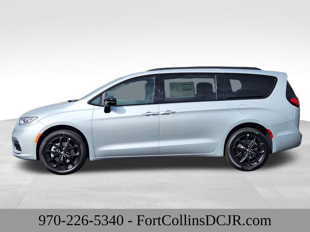 new 2026 Chrysler Pacifica car, priced at $46,926