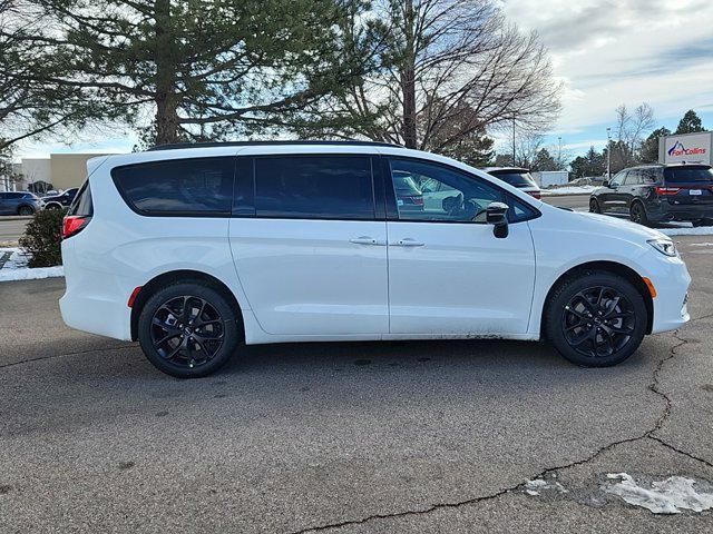 new 2025 Chrysler Pacifica car, priced at $51,559