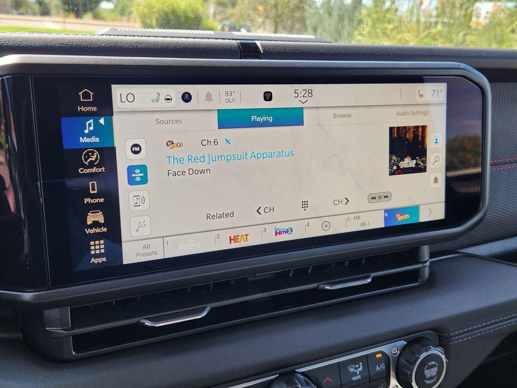 new 2025 Jeep Wrangler car, priced at $47,118