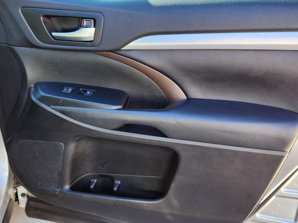 used 2018 Toyota Highlander car, priced at $27,795