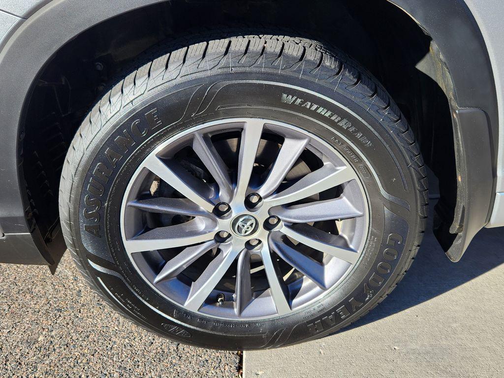 used 2018 Toyota Highlander car, priced at $27,795